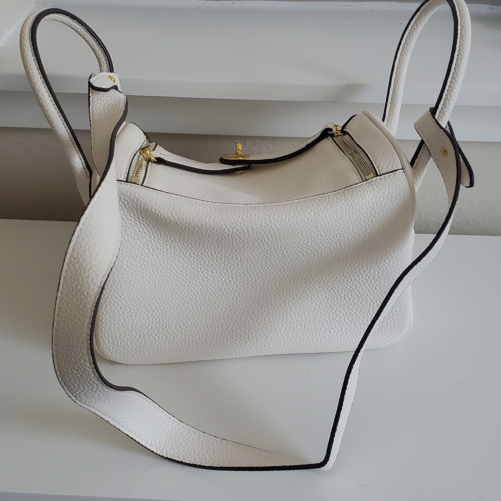 Elegant White Faux Leather Crossbody Bag - Picture 2 of 8